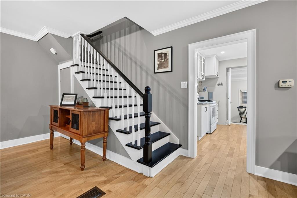 21 Brock Street N Property Photo 31