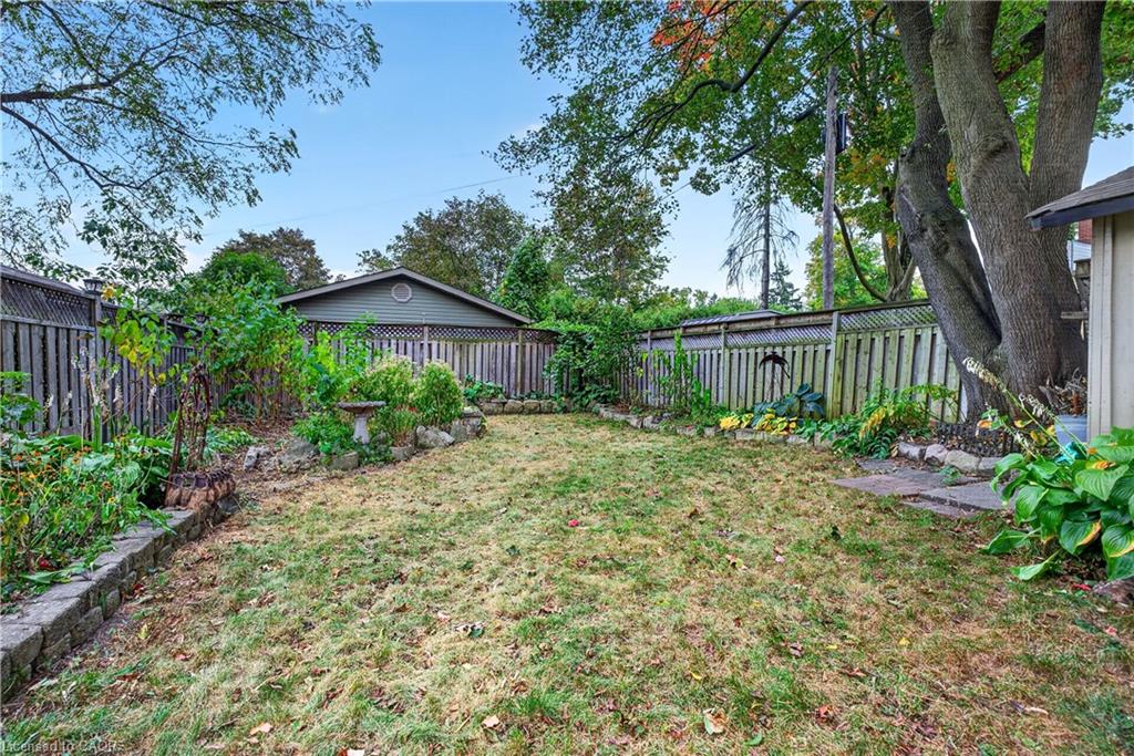 21 Brock Street N Property Photo 40