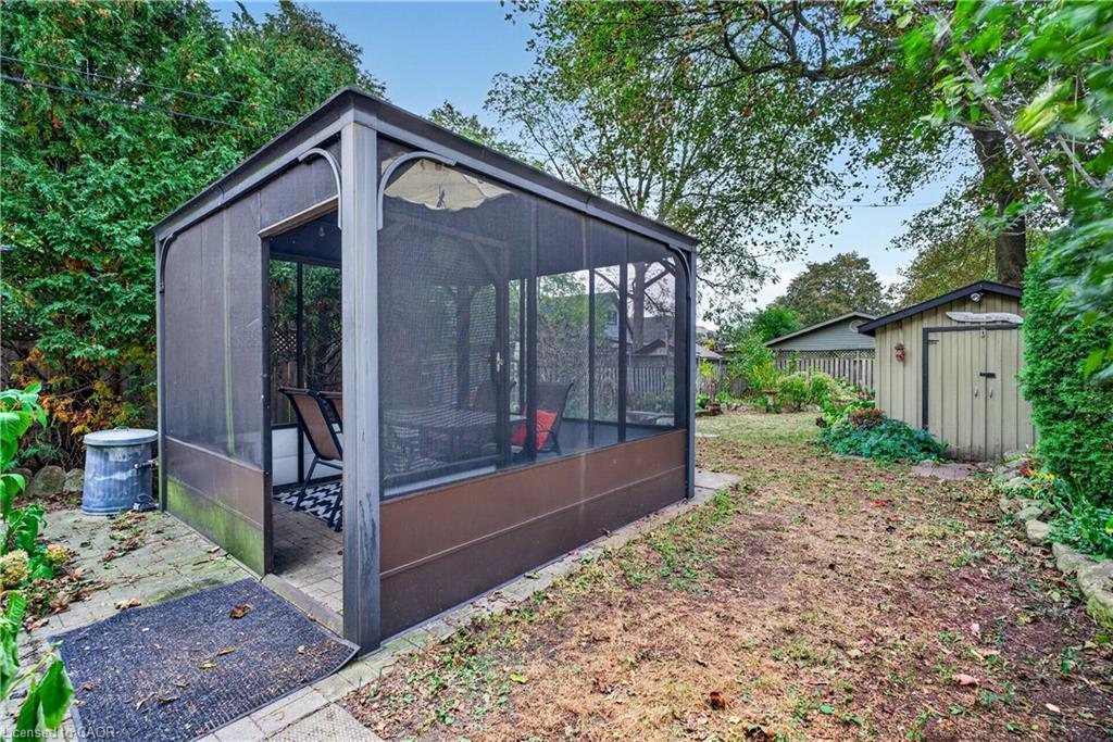 21 Brock Street N Property Photo 41