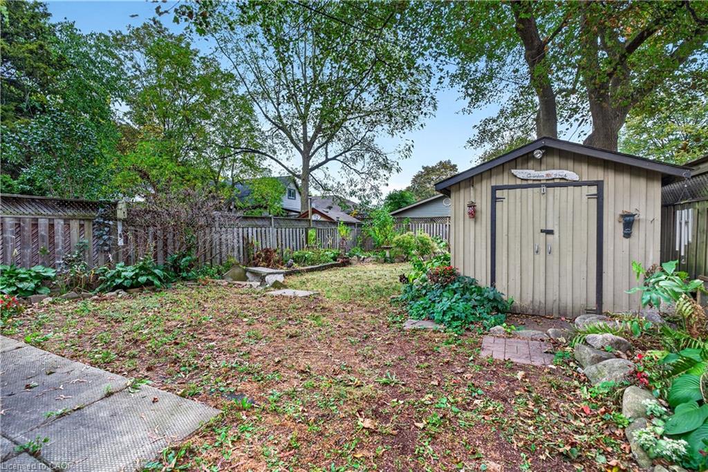 21 Brock Street N Property Photo 43