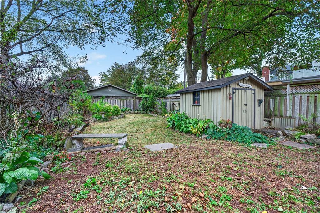 21 Brock Street N Property Photo 44
