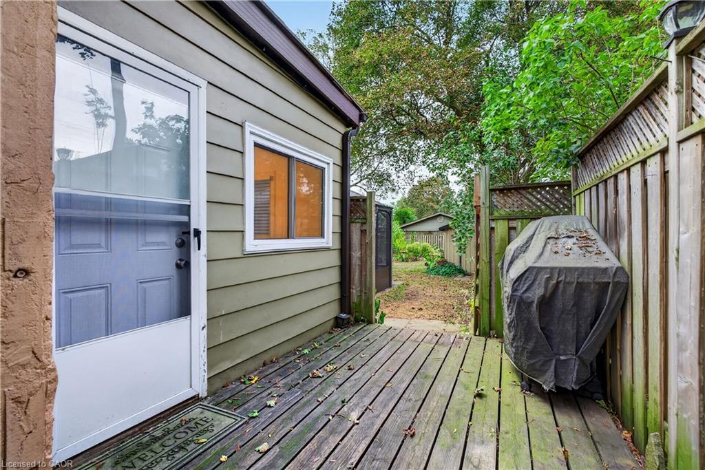 21 Brock Street N Property Photo 45