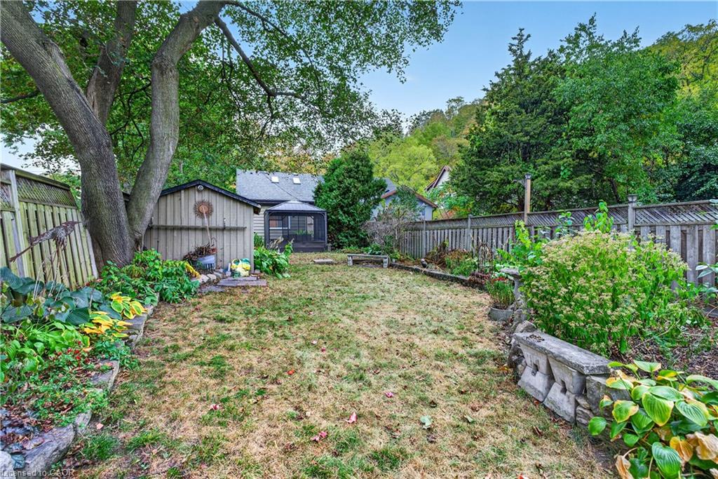 21 Brock Street N Property Photo 46
