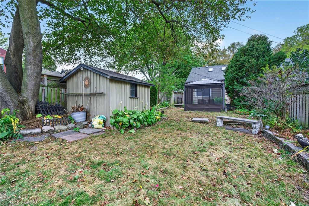 21 Brock Street N Property Photo 47