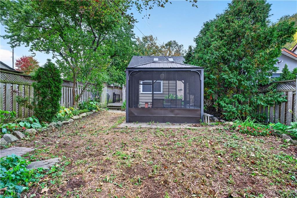 21 Brock Street N Property Photo 48