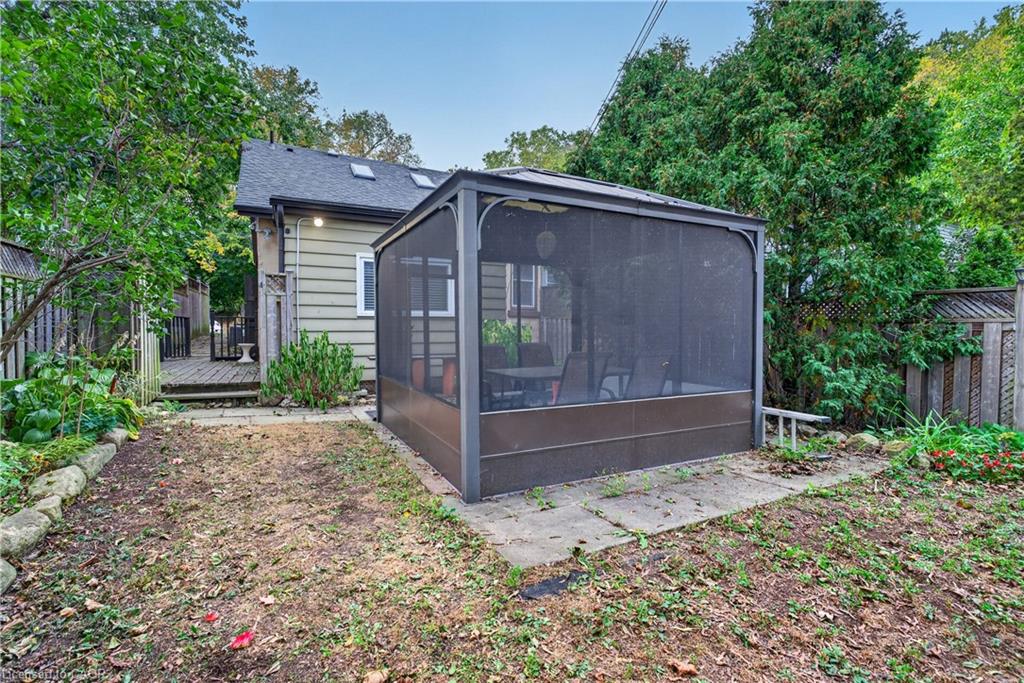 21 Brock Street N Property Photo 49