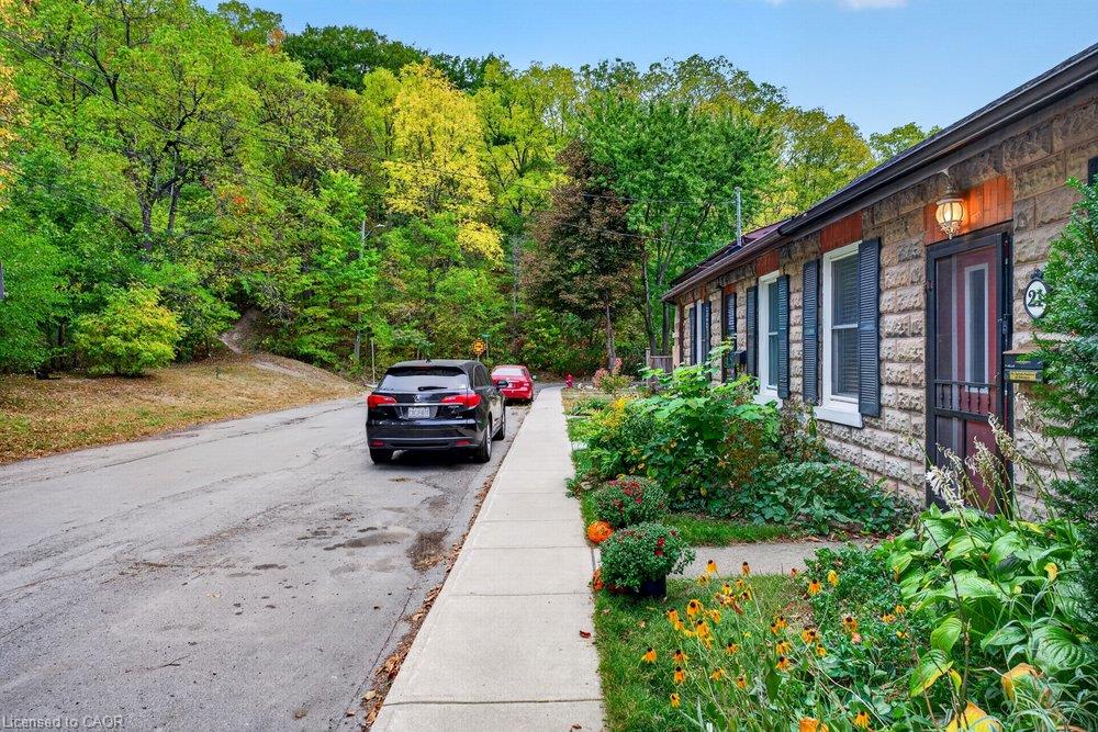 21 Brock Street N Property Photo 50