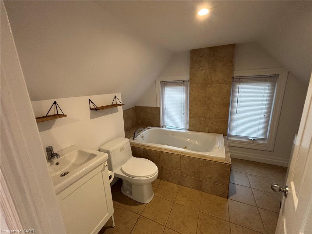 300 Bold Street Property Photo 11