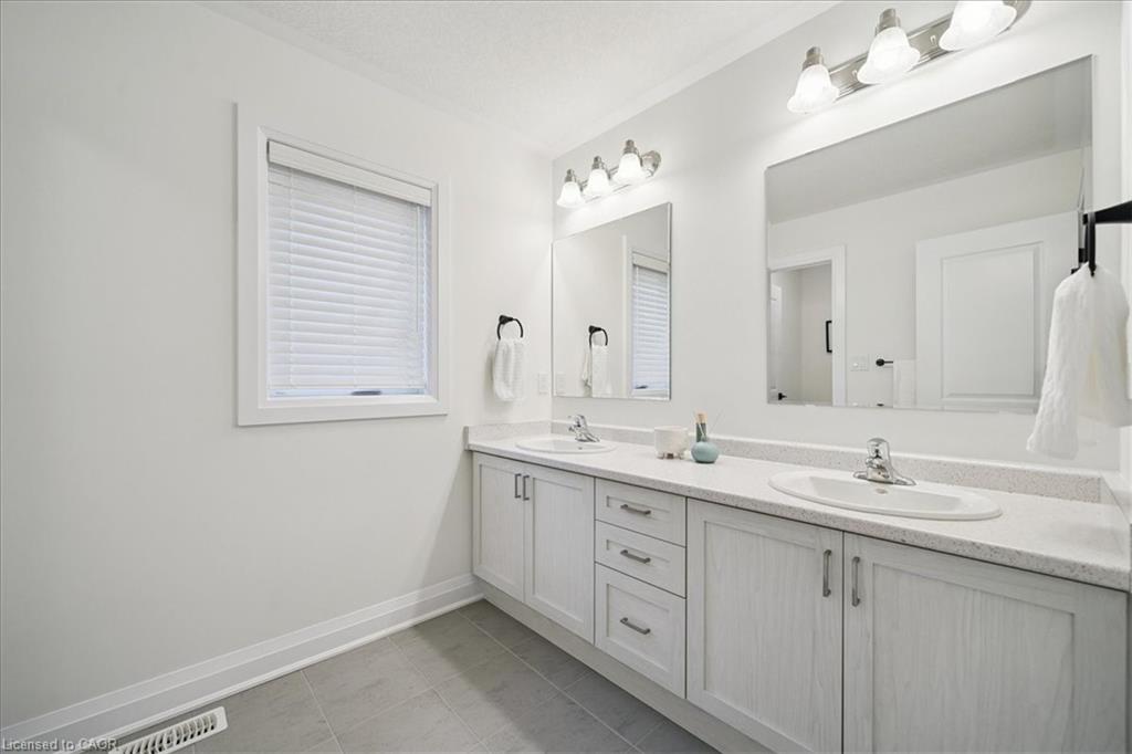 96 Nathalie Street Property Photo 32