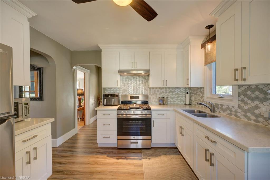 15 Lyndsay Street Property Photo 8