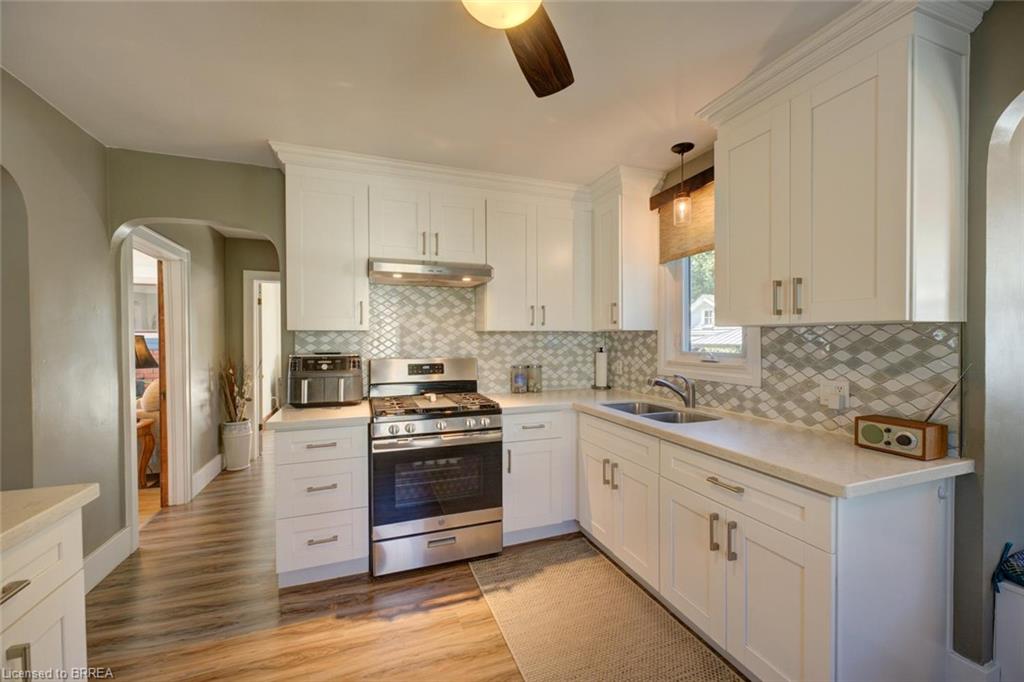 15 Lyndsay Street Property Photo 9