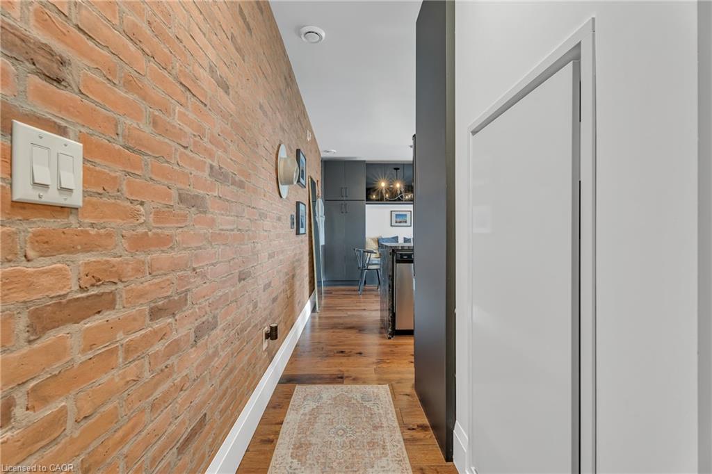 504-455 Charlton Avenue E Property Photo 3