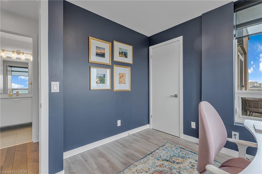504-455 Charlton Avenue E Property Photo 13
