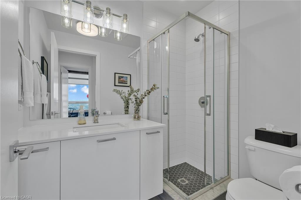 504-455 Charlton Avenue E Property Photo 14