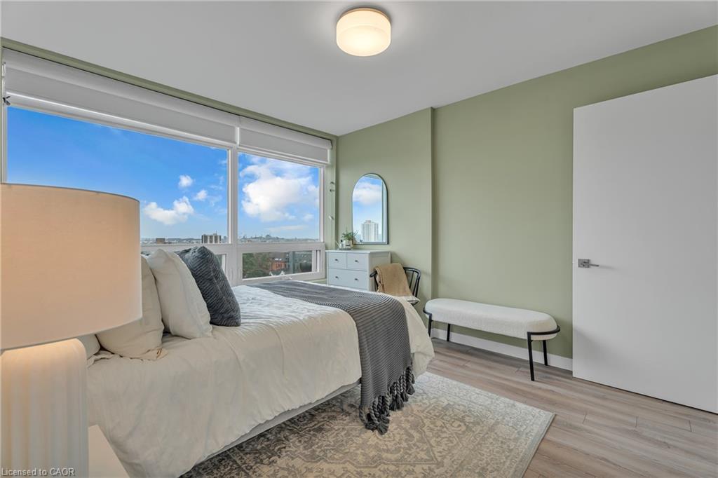 504-455 Charlton Avenue E Property Photo 15