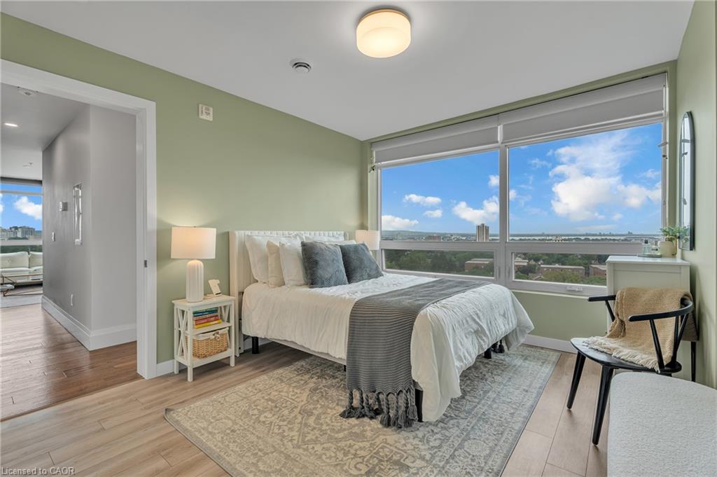 504-455 Charlton Avenue E Property Photo 16