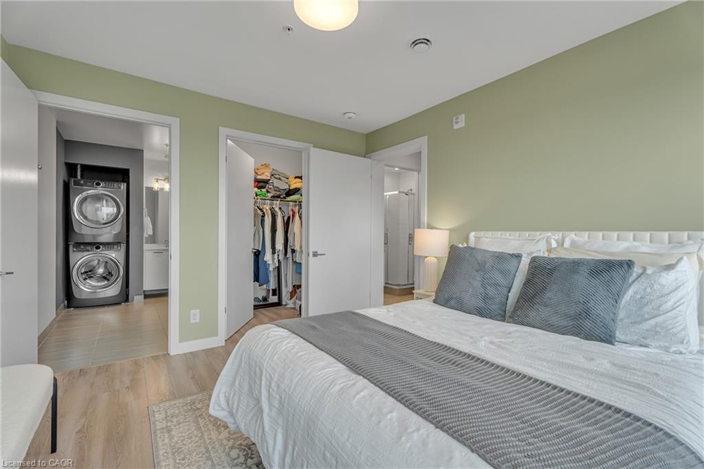 504-455 Charlton Avenue E Property Photo 17