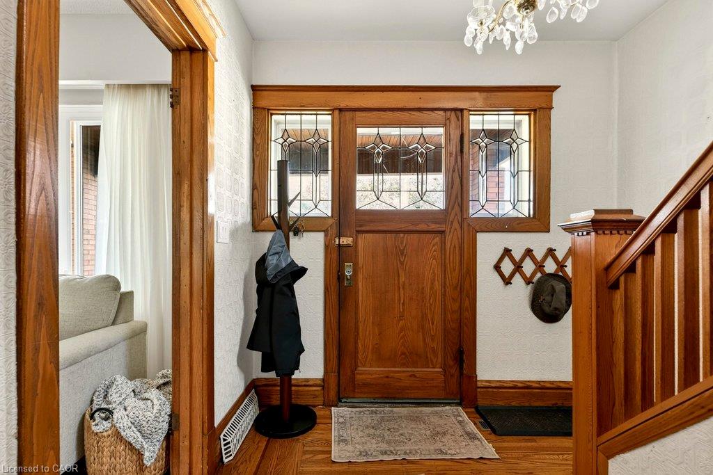 243 Grosvenor Avenue S Property Photo 8