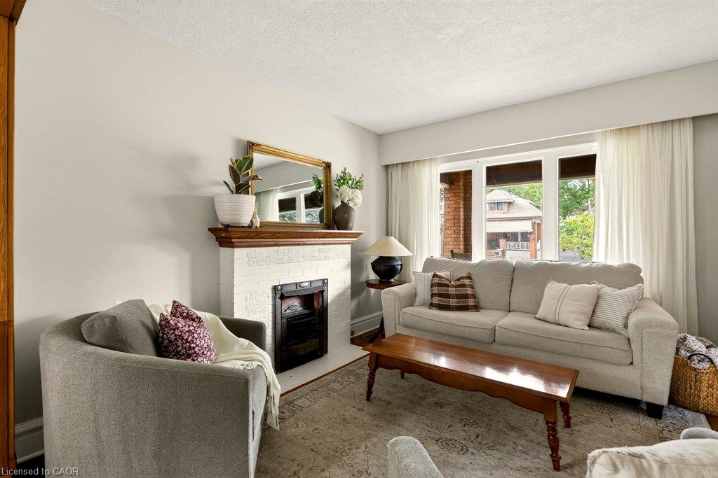 243 Grosvenor Avenue S Property Photo 12