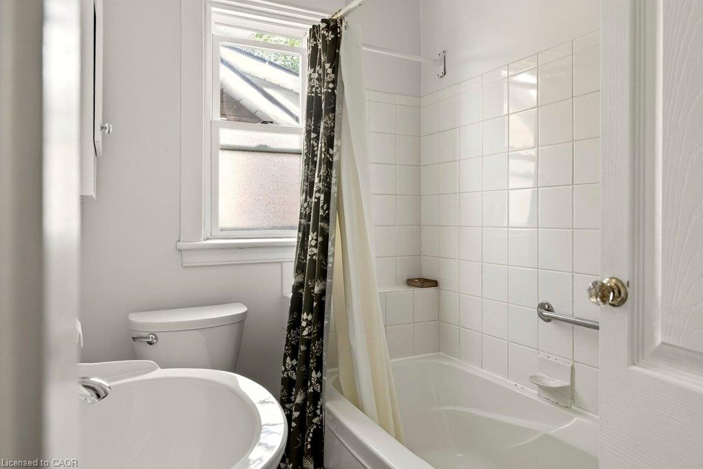 243 Grosvenor Avenue S Property Photo 38