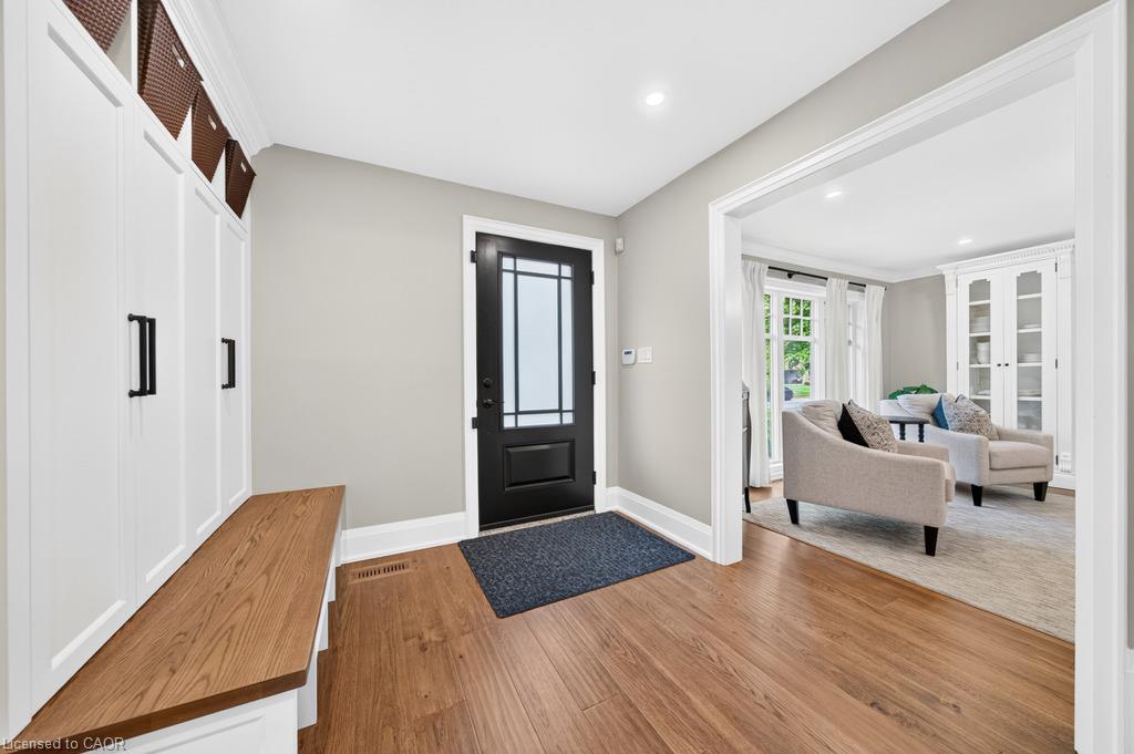 385 Rosslyn Drive Property Photo 3