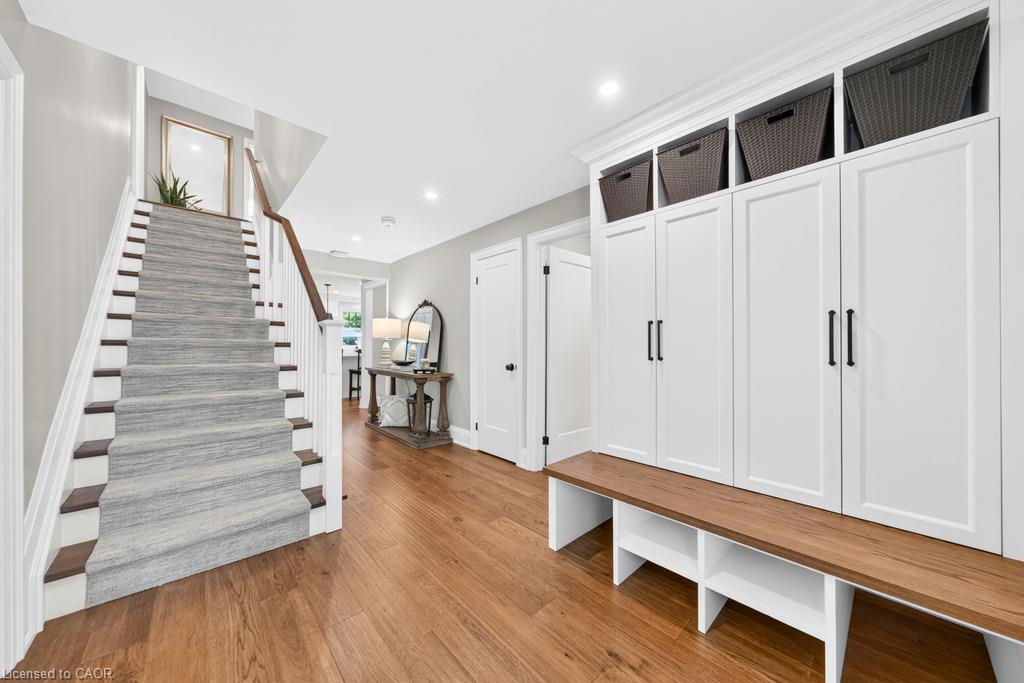 385 Rosslyn Drive Property Photo 4