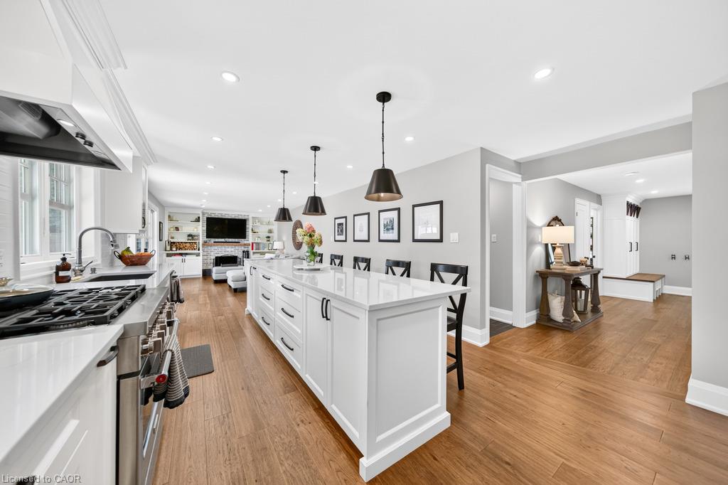 385 Rosslyn Drive Property Photo 14