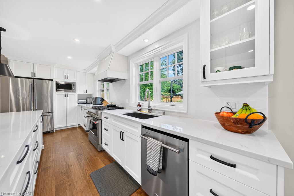 385 Rosslyn Drive Property Photo 15