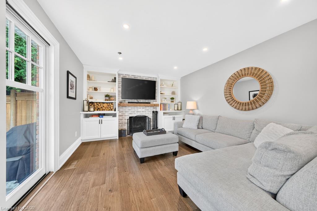 385 Rosslyn Drive Property Photo 16