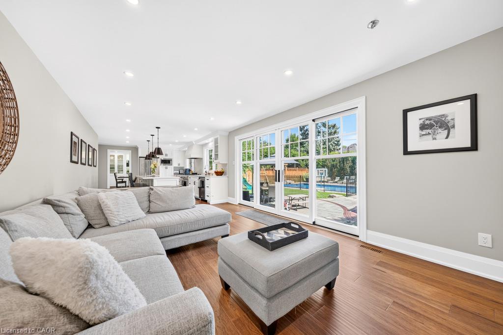 385 Rosslyn Drive Property Photo 17