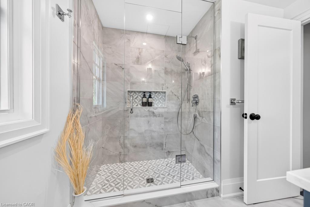 385 Rosslyn Drive Property Photo 21