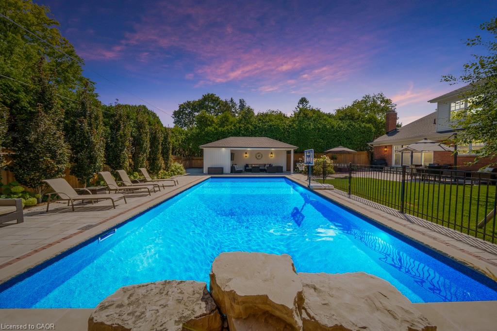 385 Rosslyn Drive Property Photo 44