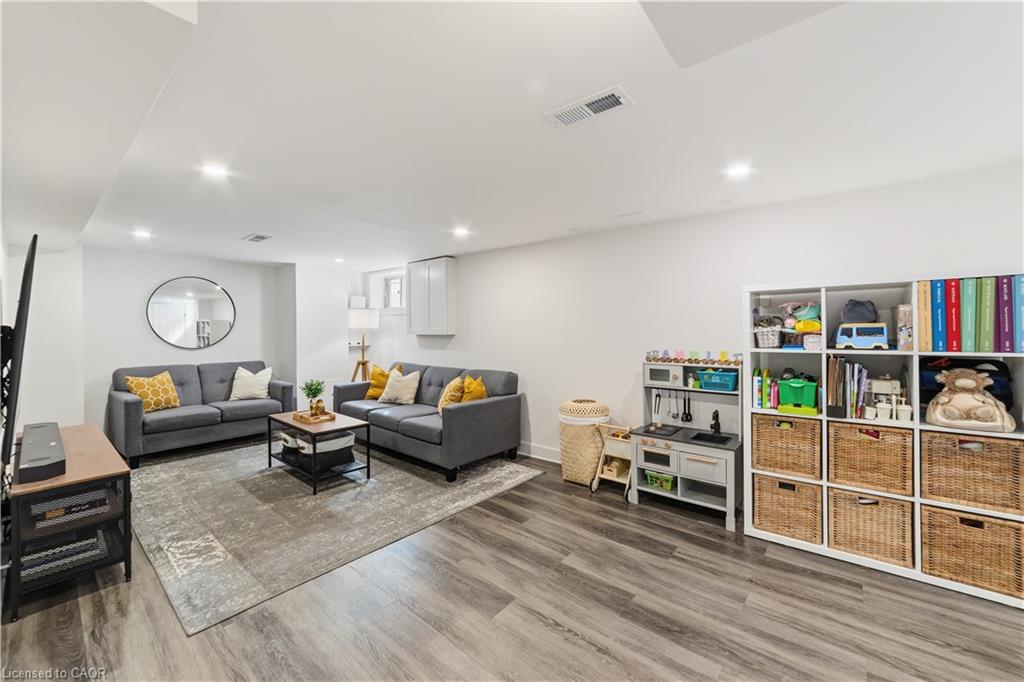 206 East 19th Street Property Photo 18