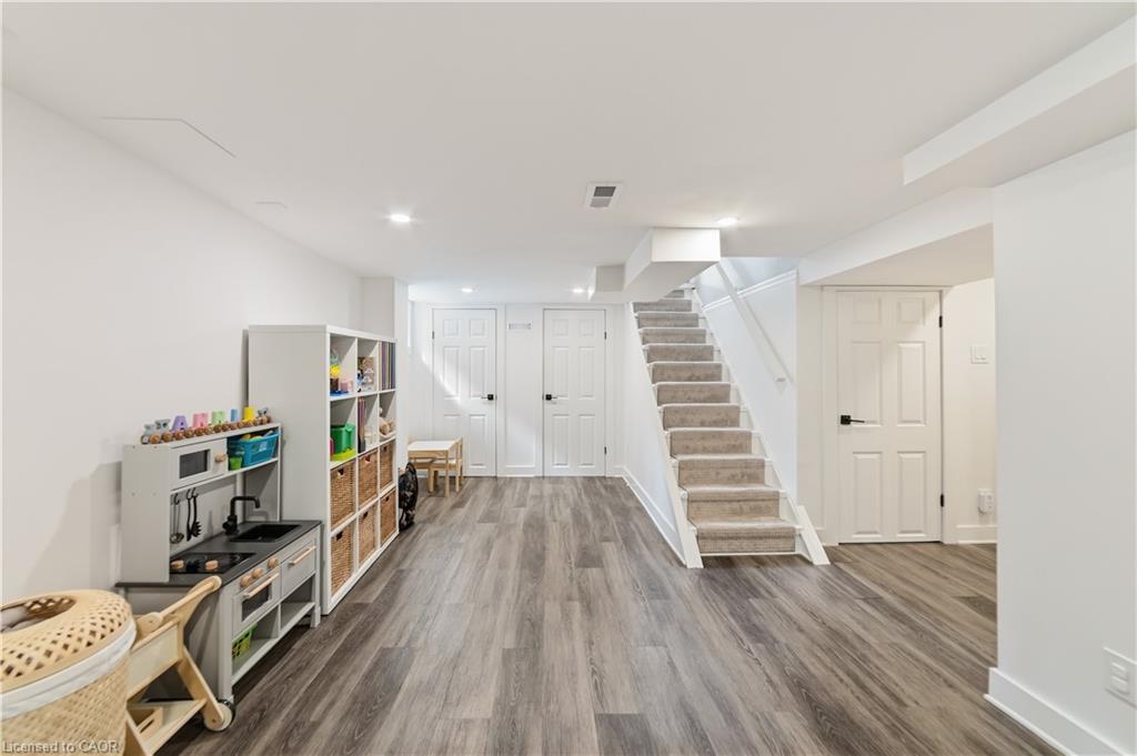 206 East 19th Street Property Photo 23