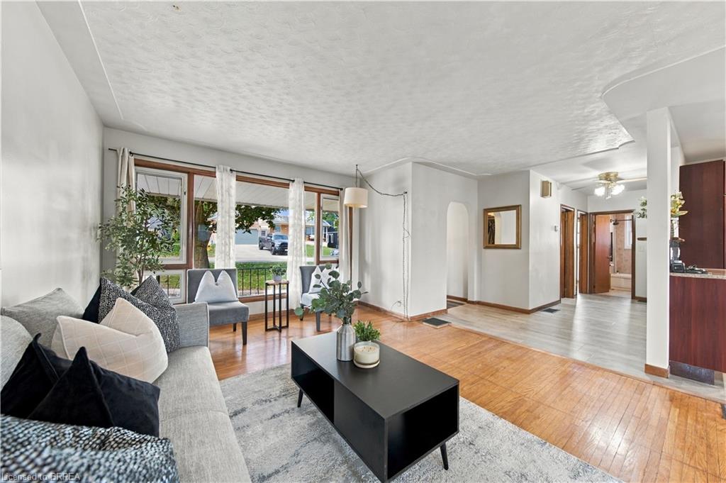 52 Victoria Street Property Photo 4