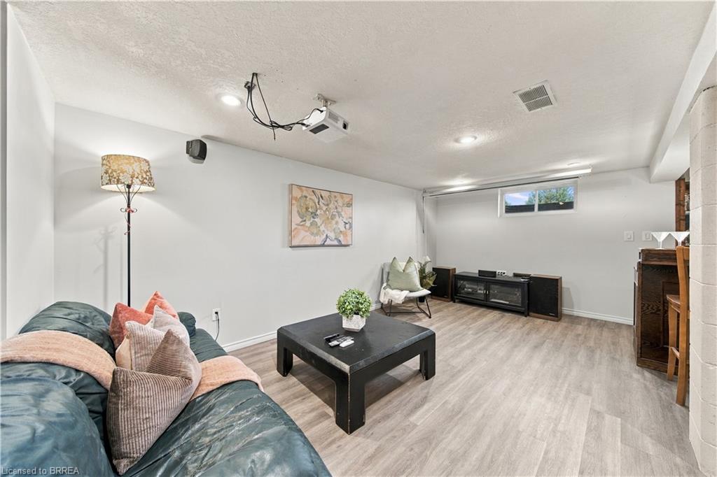 52 Victoria Street Property Photo 21