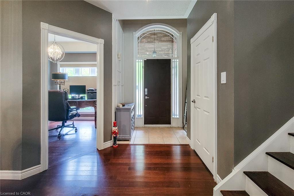 214 Cloverleaf Drive Property Photo 13