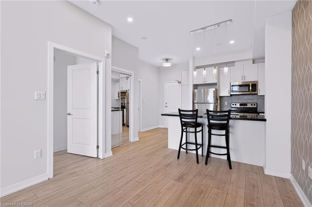 624-125 Shoreview Place Property Photo 6