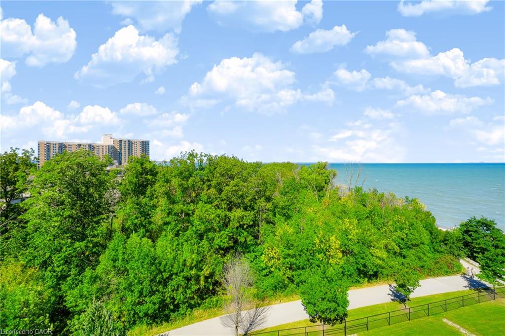 624-125 Shoreview Place Property Photo 13