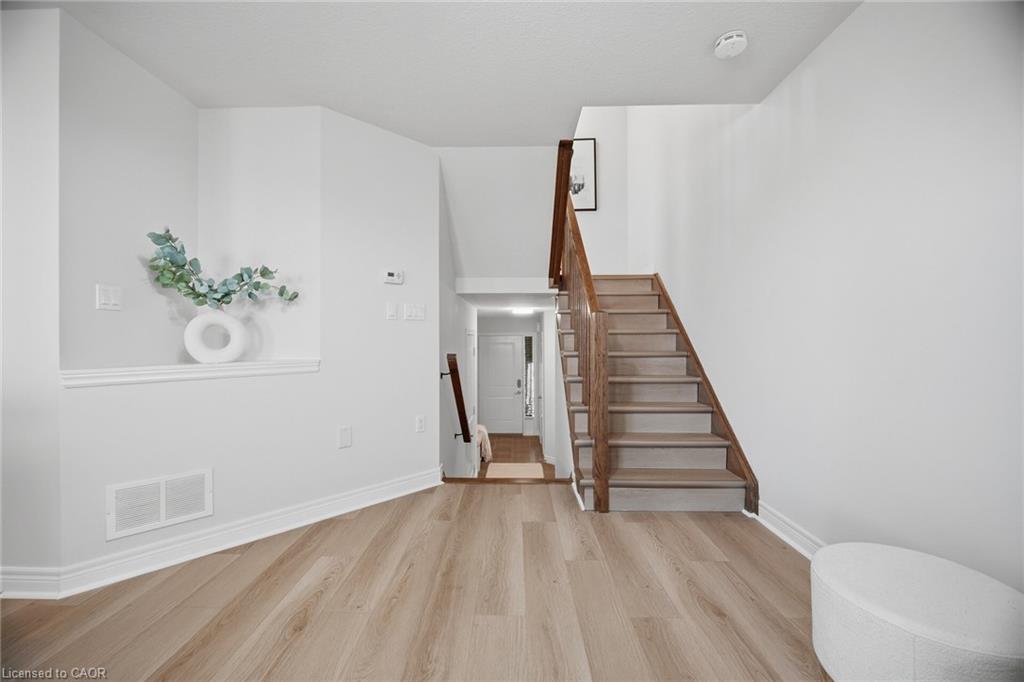 98 Bloom Crescent Property Photo 4