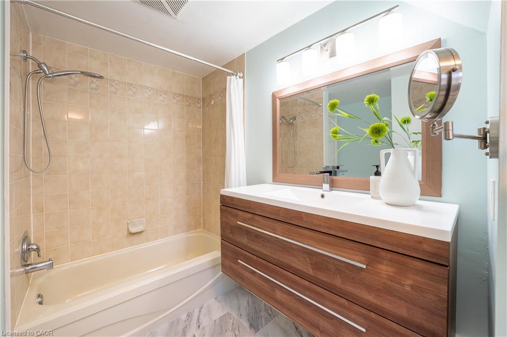 34 Camrose Court Property Photo 28