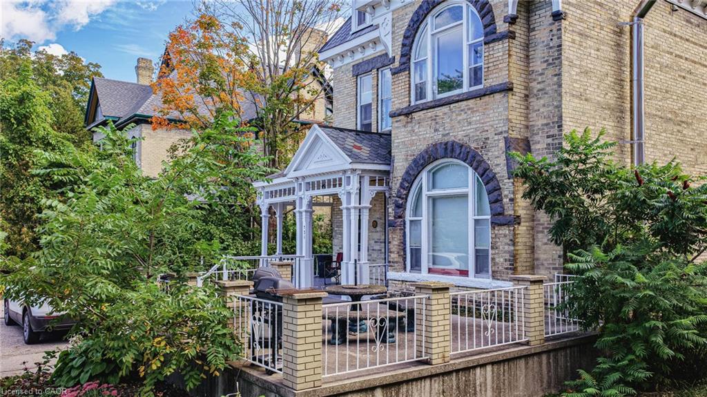 731 Princes Street N Property Photo 6