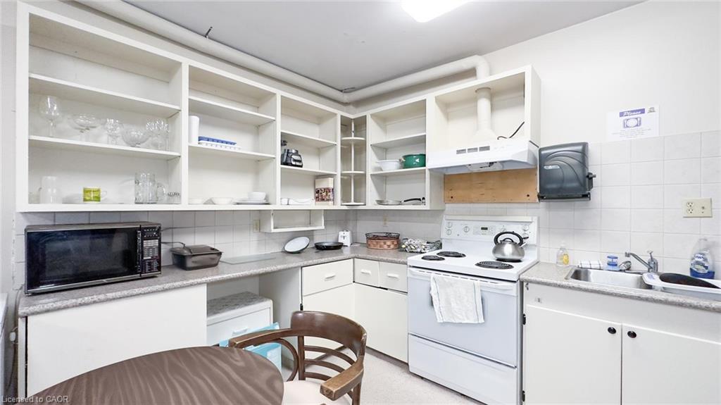 731 Princes Street N Property Photo 14