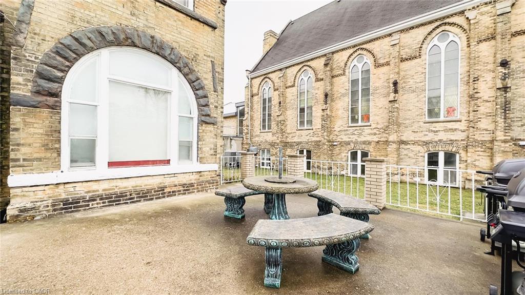 731 Princes Street N Property Photo 38