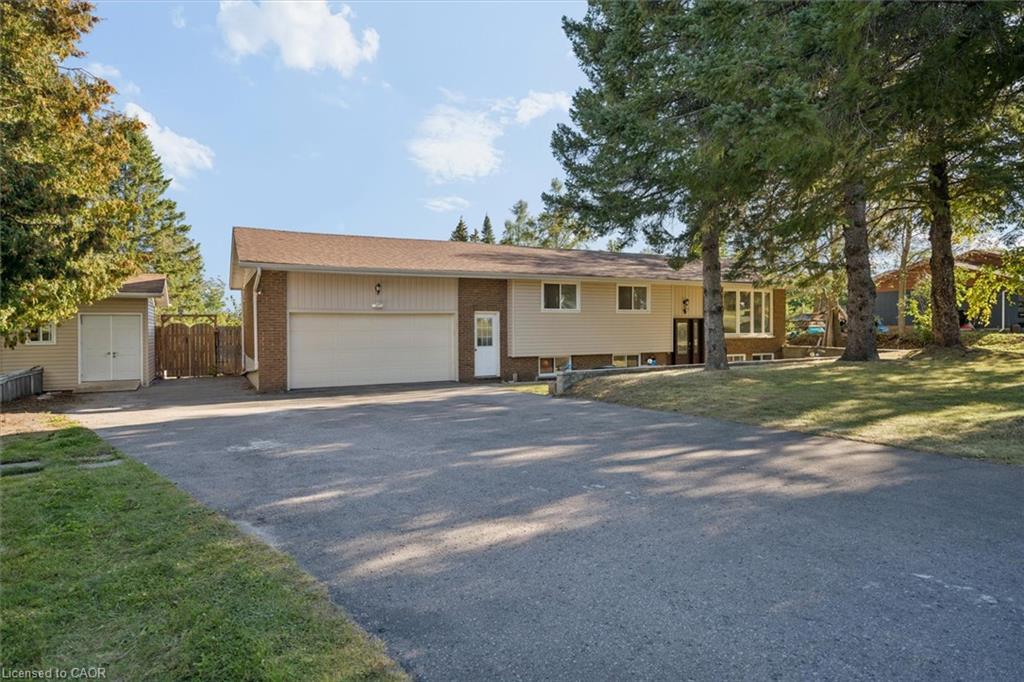 210 Patricia Crescent Property Photo 1