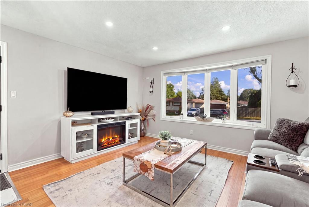 12 Glamis Court Property Photo 3