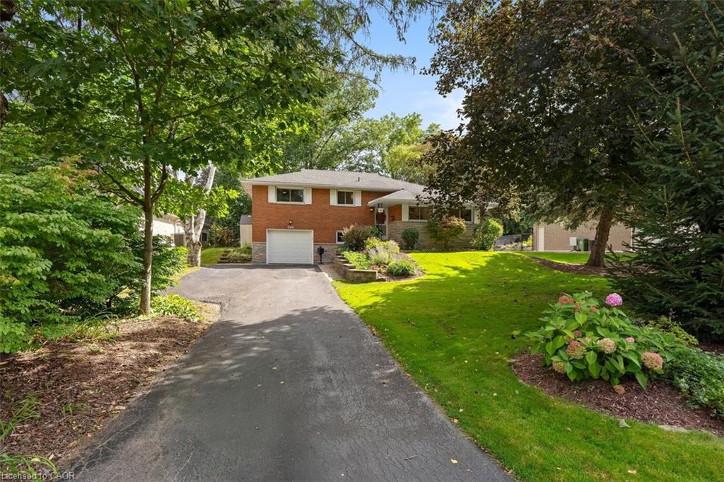 200 Woodview Crescent Property Photo 1