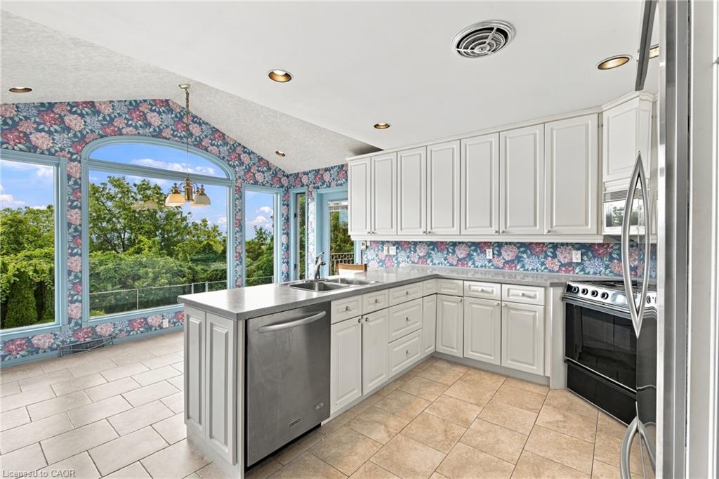 26 Leslie Drive Property Photo 12
