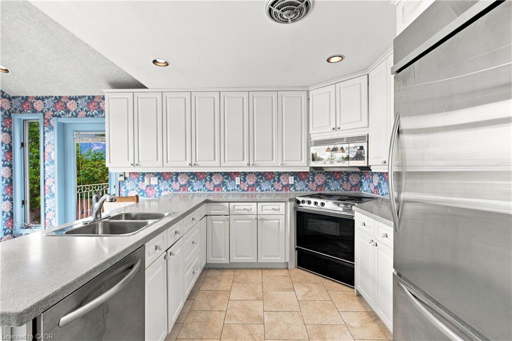 26 Leslie Drive Property Photo 13
