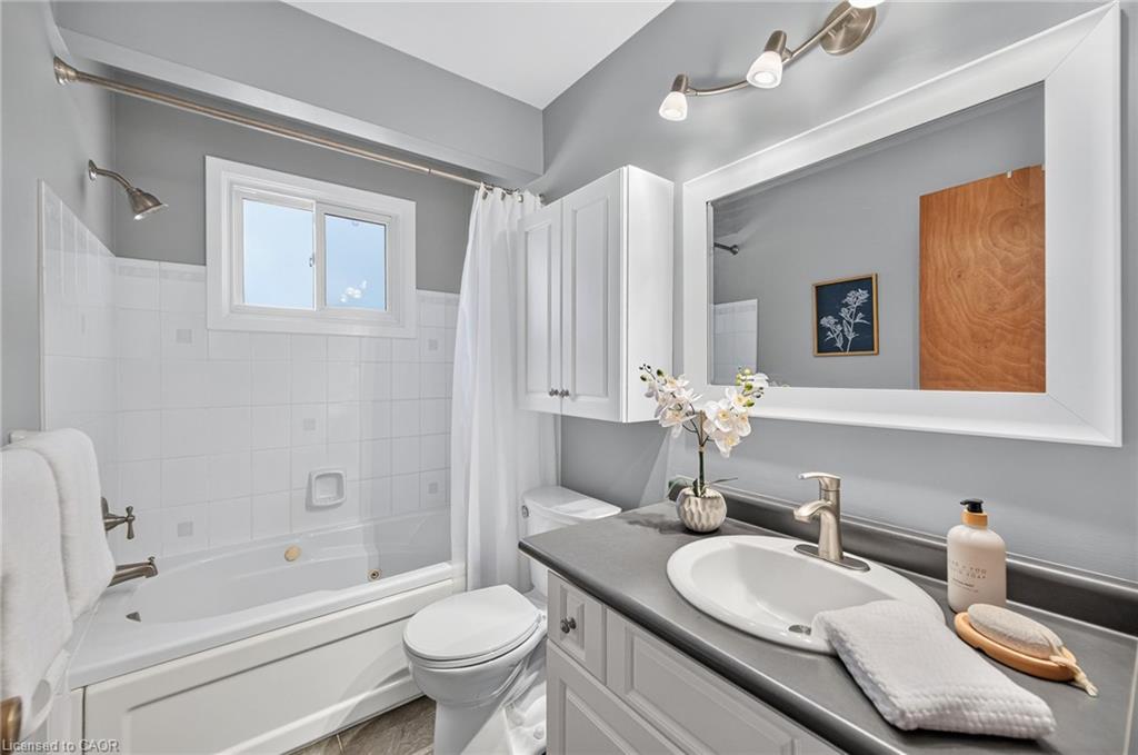 107 Laurentian Drive Property Photo 20